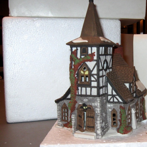 πHOST PICKπ Dickens' Village Old Michaelchurch - Picture 2 of 3